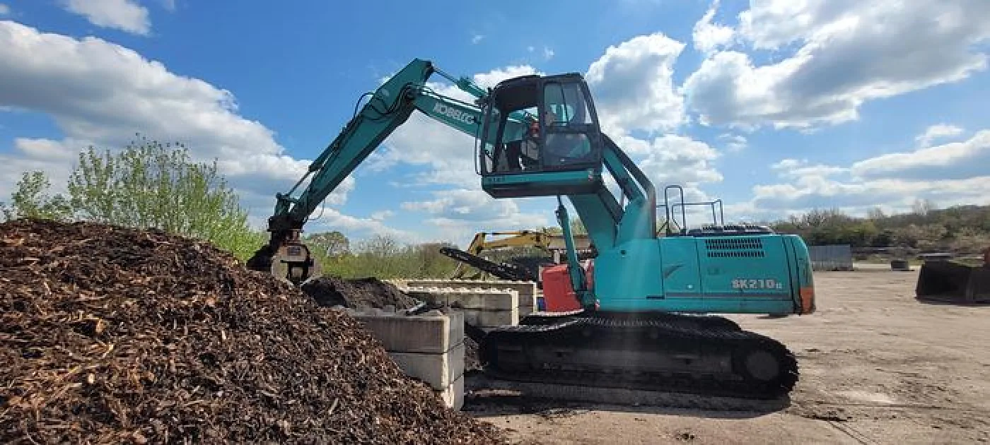 2014 Kobelco SK210LC Excavator - 1