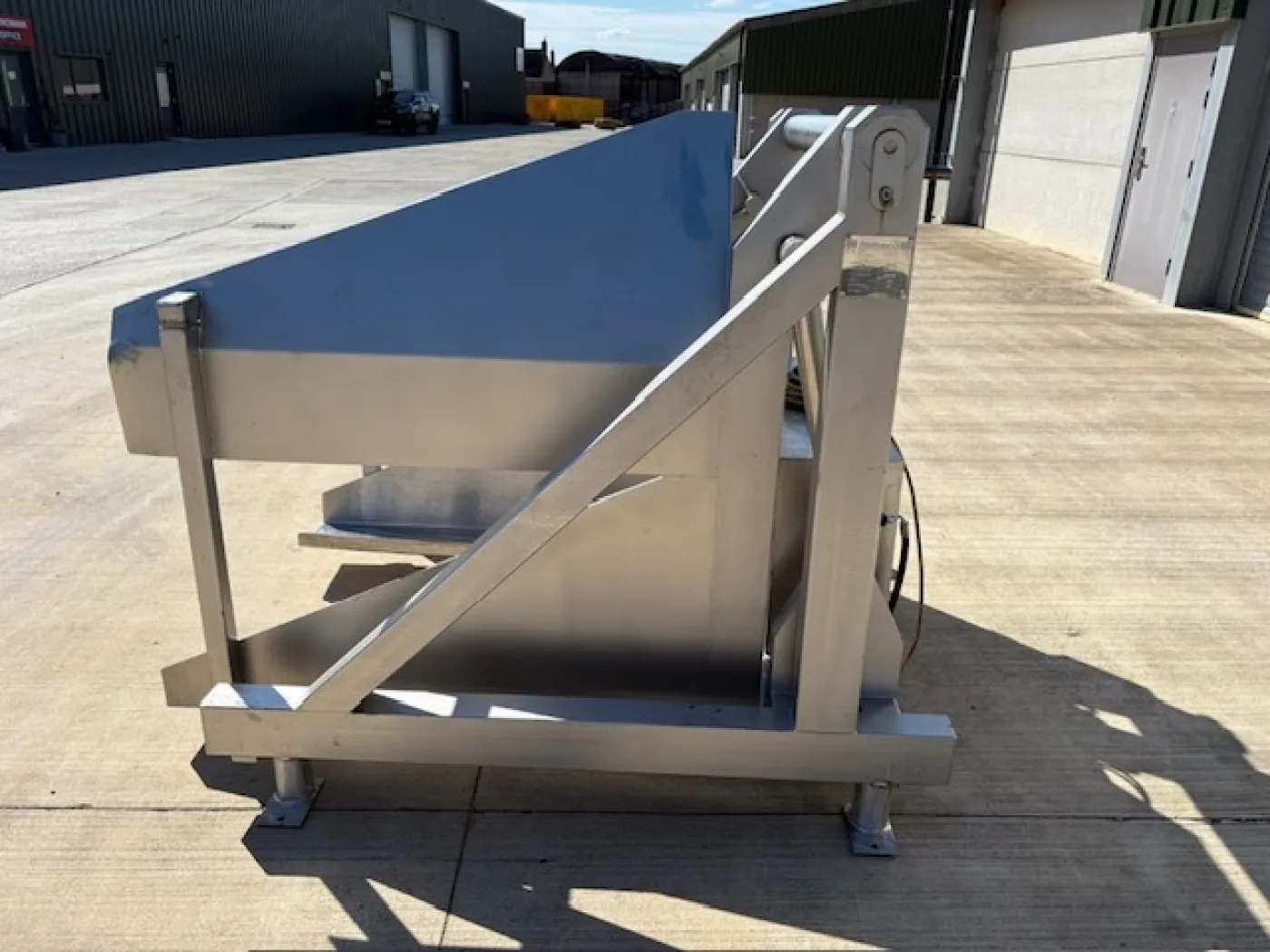 Hydraulic Bin Tipper - 4