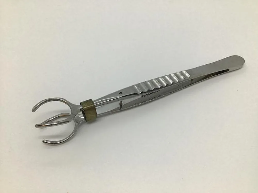 Weiss Moorfields Retractor 110mm