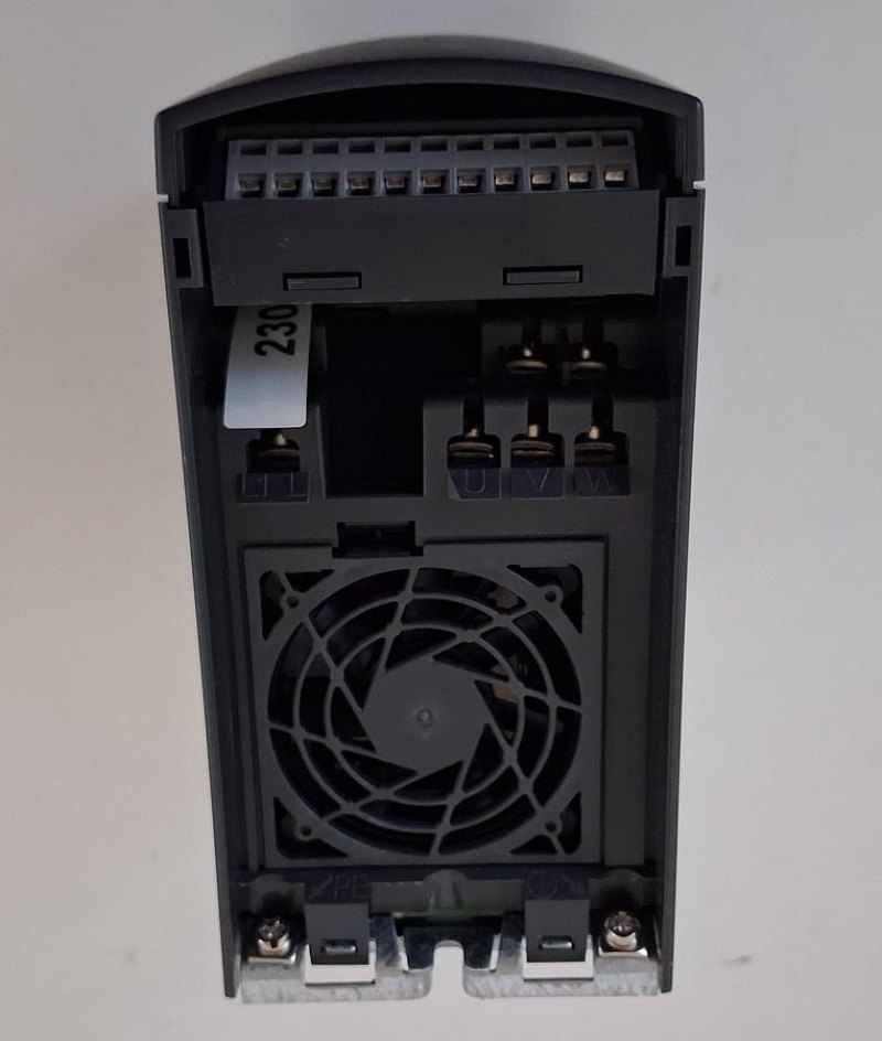 Siemens MICROMASTER MM440 Frequenzumrichter 6SE6440-2UB11-2AA1