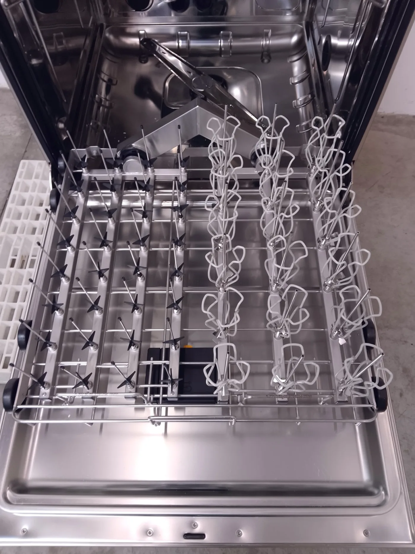 LAVASTRUMENTI/LAVAVETRERIE – MIELE – MOD. PG 8593 - 2