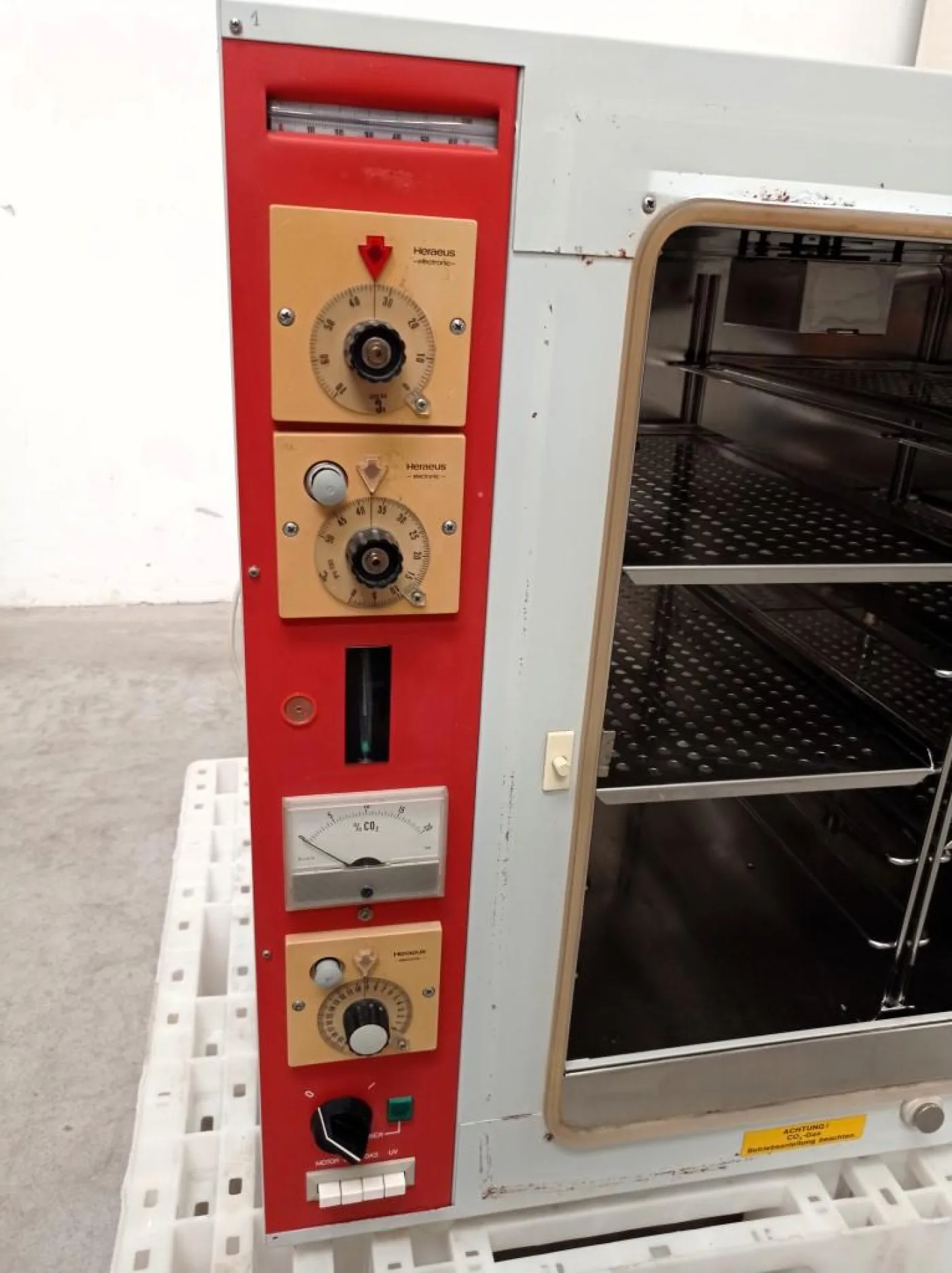 INCUBATRICE DA LABORATORIO – HERAEUS – MOD. B 5060 - 4