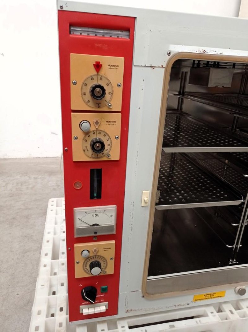 INCUBATRICE DA LABORATORIO – HERAEUS – MOD. B 5060