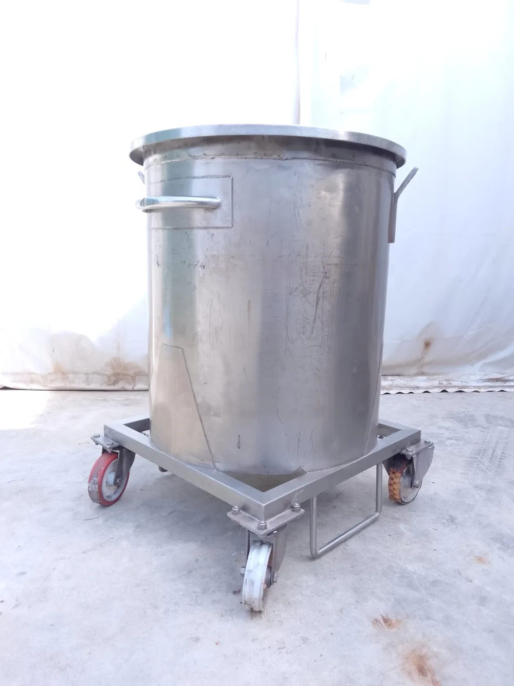 SERBATOIO IN ACCIAIO INOX CARRELLATO 200L