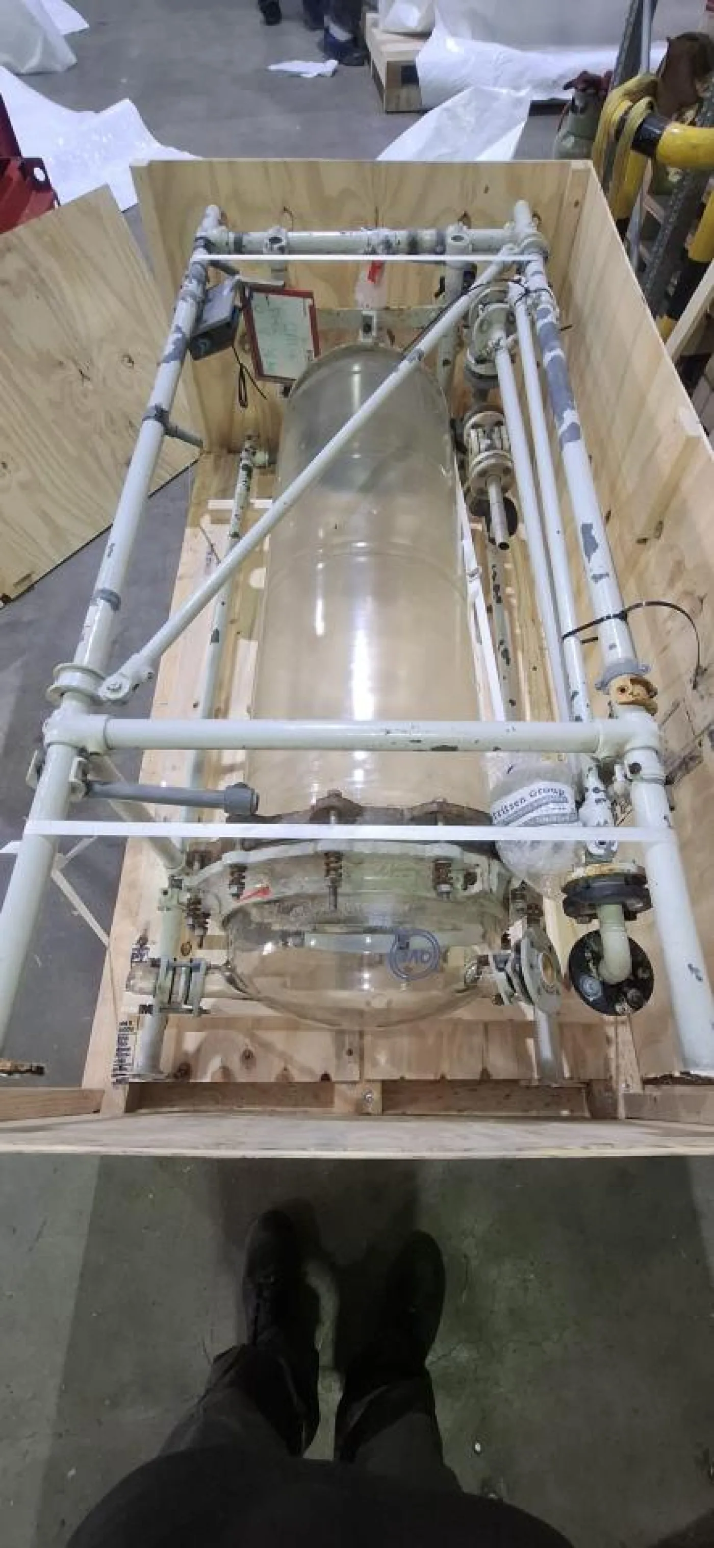 QVF Glass vessel in frame - 4