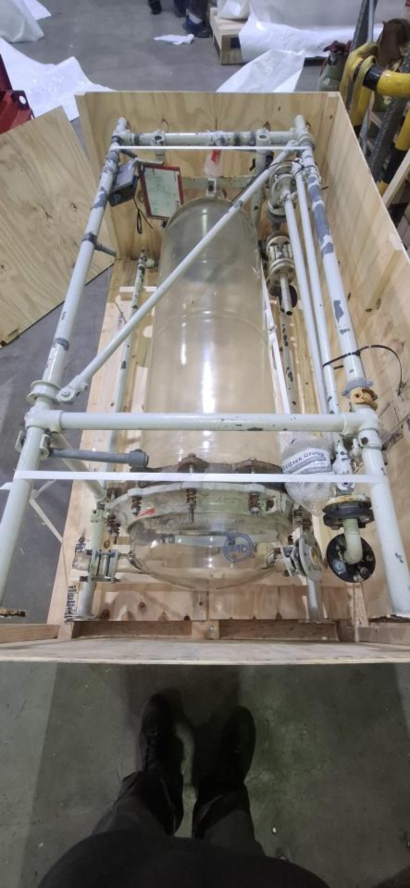 QVF Glass vessel in frame