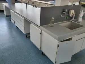 2073 – Used S+B island laboratory table (545 cm)