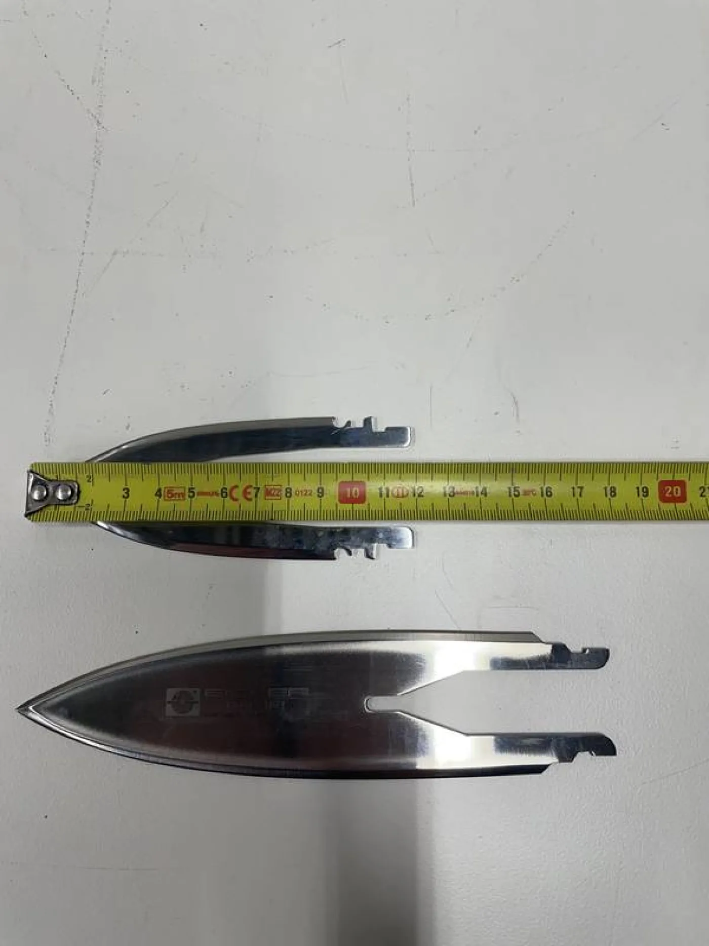 Box of bleeding knife blades - 3