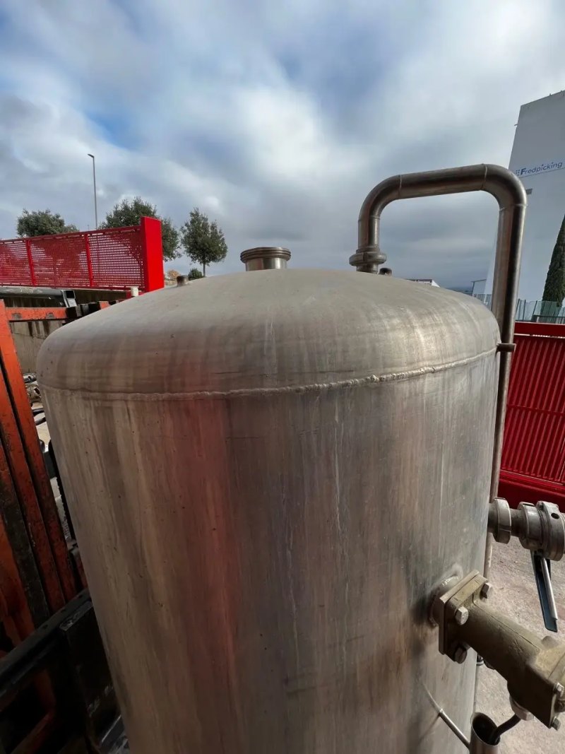 USED STAINLESS STEEL TANK 1350 LITERS