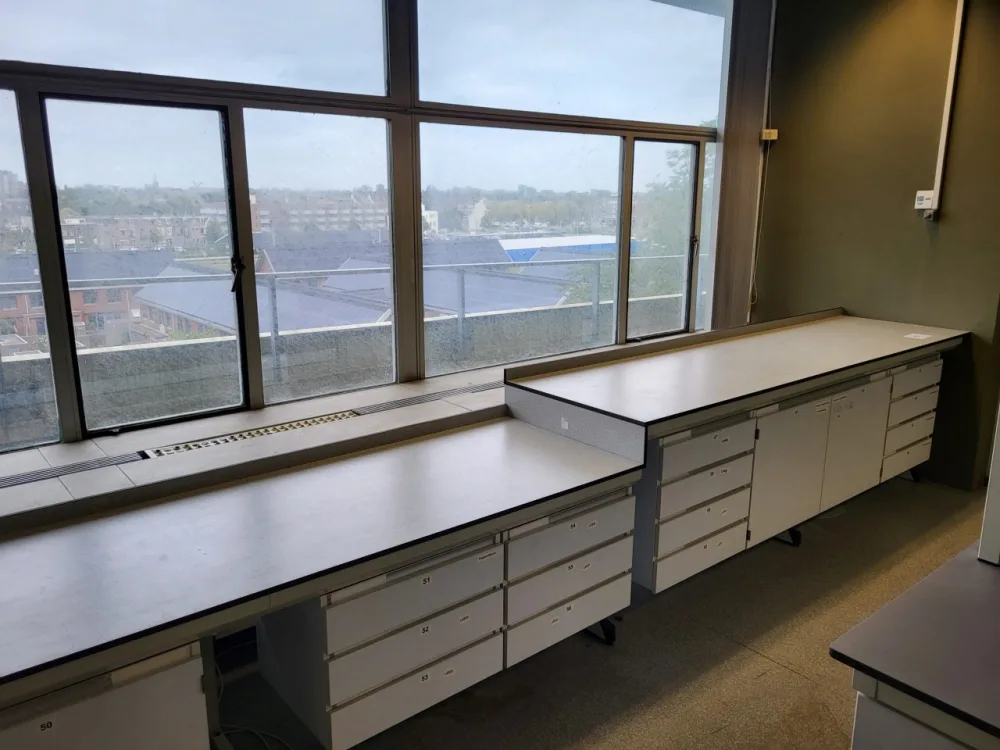 1937 – Used S+B Laboratory wall table (500 cm)