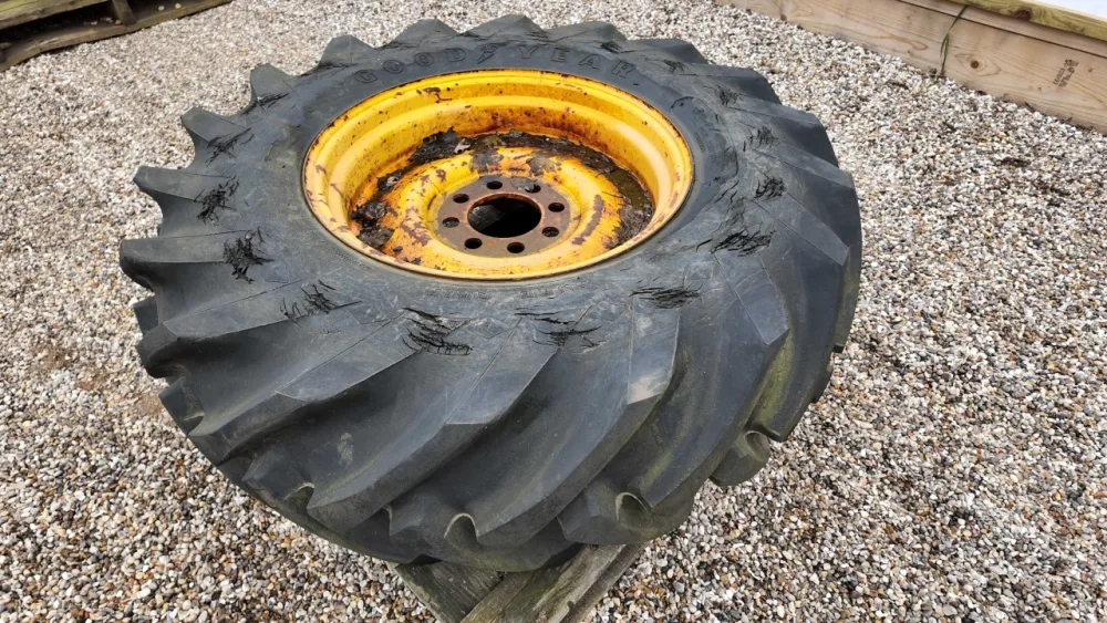 1 - 15.5/80 X 24 Goodyear Sure Grip Tyre