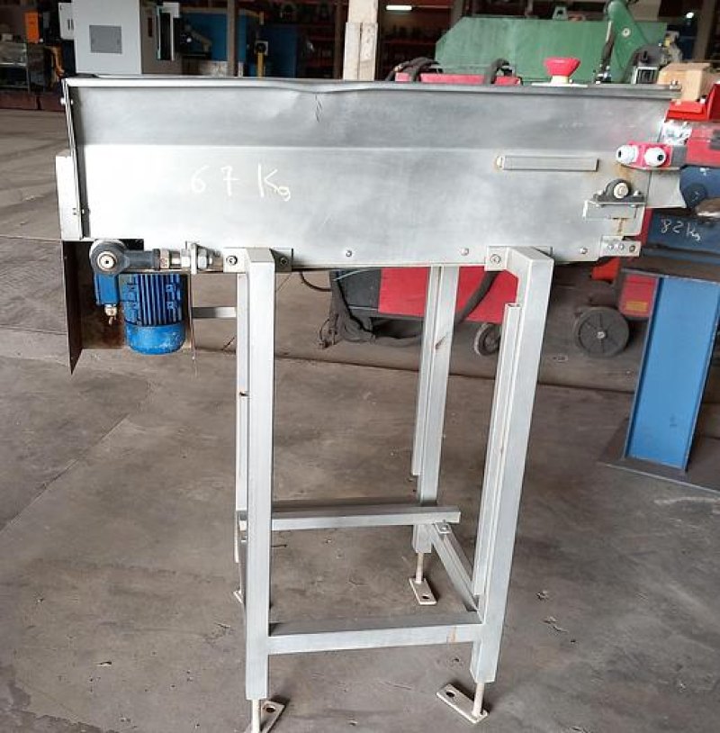 Tapete alimentador de inox para produtos alimentares.