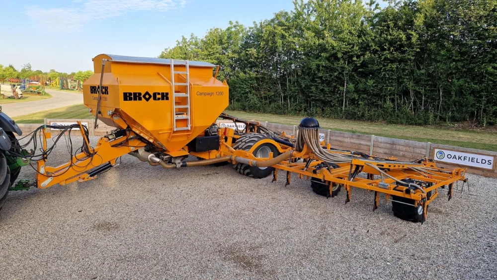 BROCK Campaign 12m trailed Tine Drill
