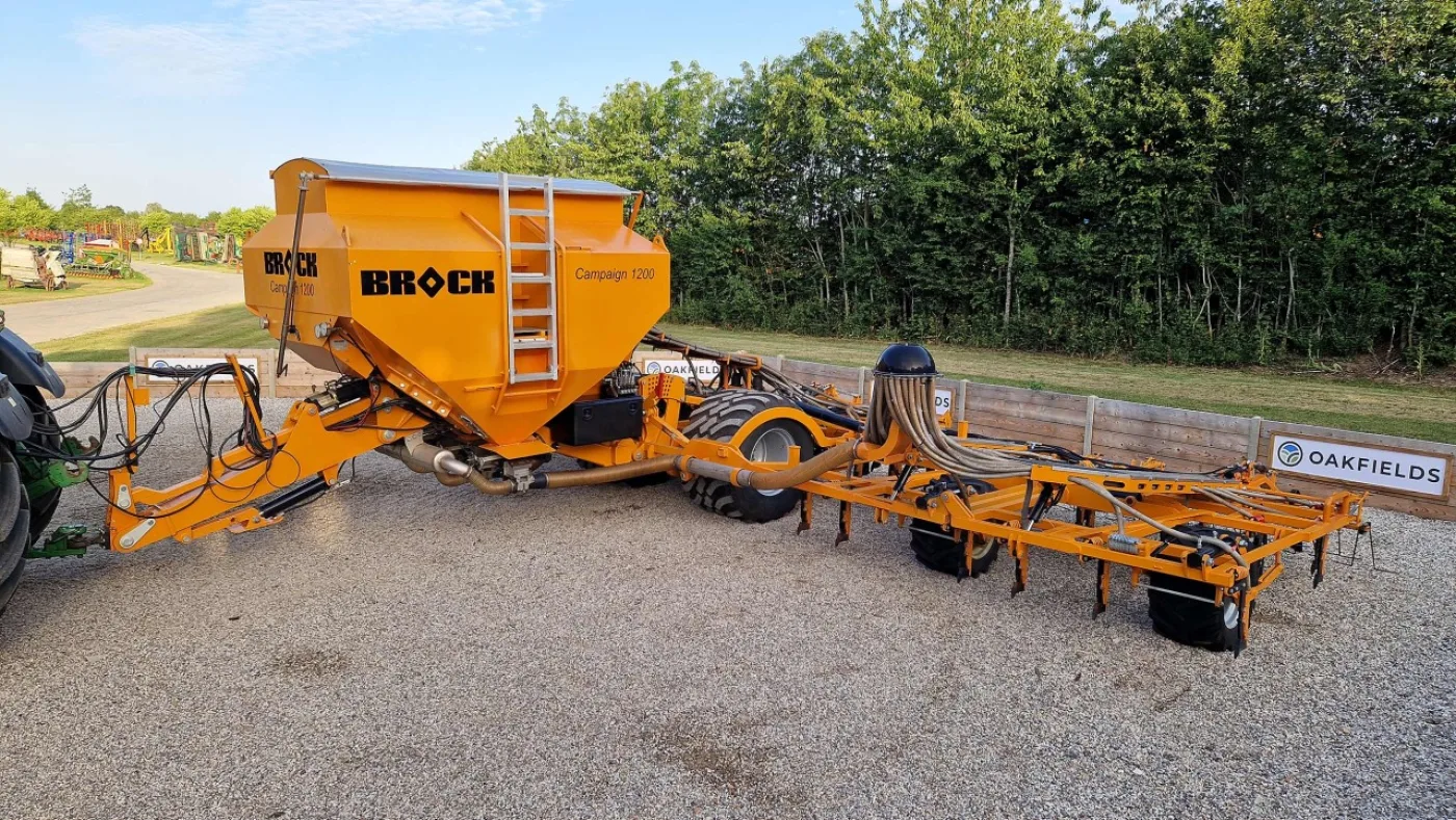 BROCK Campaign 12m trailed Tine Drill - 1