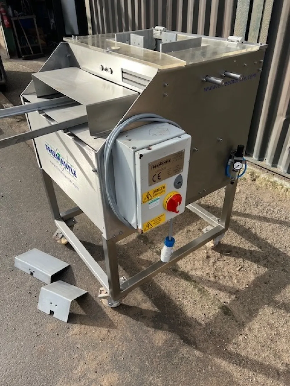 Freemantle SO3 2 Flap Carton Closer