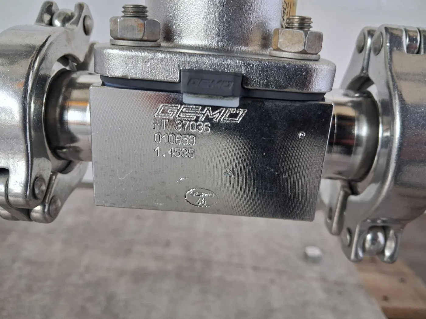 Pall Filtration C18 FD Stainless Steel Liquid Filter Housing - 8