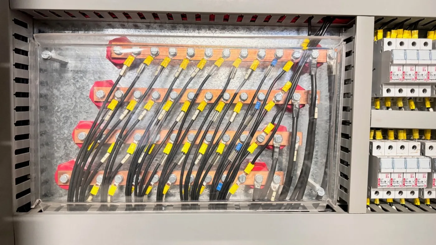 ELECTRICAL PANEL, ELECTROMECHANICAL, CONSISTING OF 16 DIGITAL THERMOSTATS, SECOND-HAND EQUIPMENT - 8