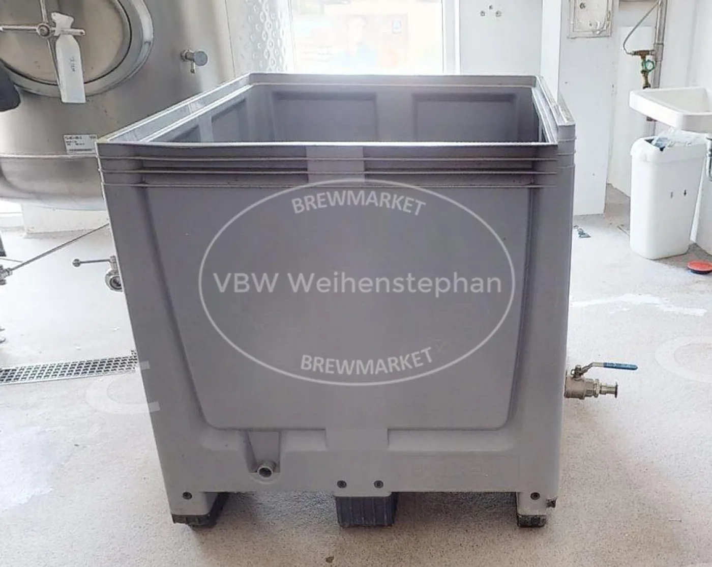 plastic container - 1