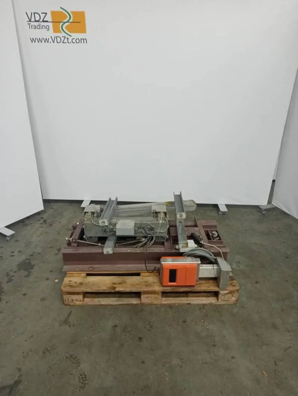 Bi-rail weighing scale