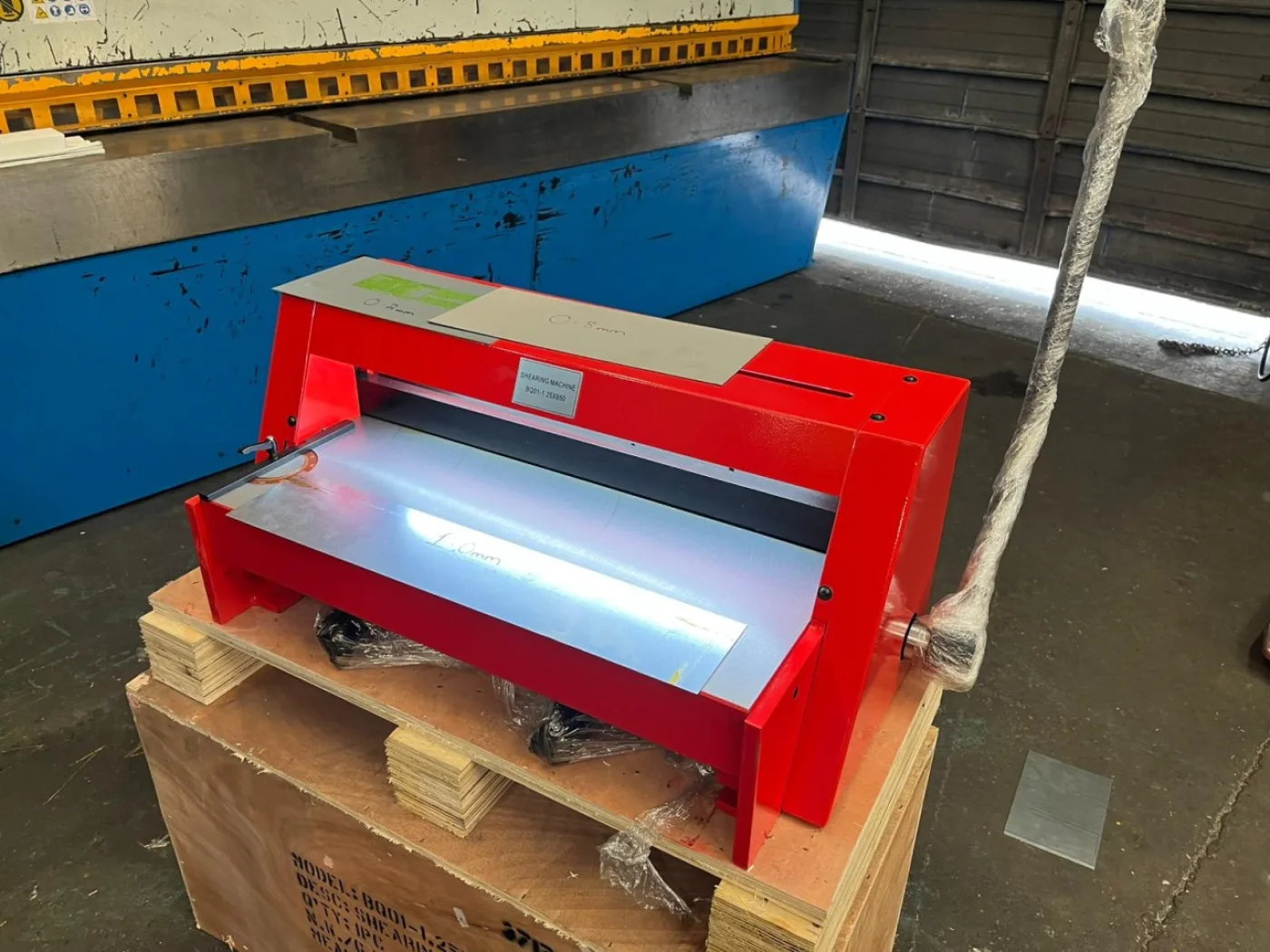 WNS Lever Guillotine 650mm x 1.25mm Capacity - WNS - W. Neal Services Ltd - 7