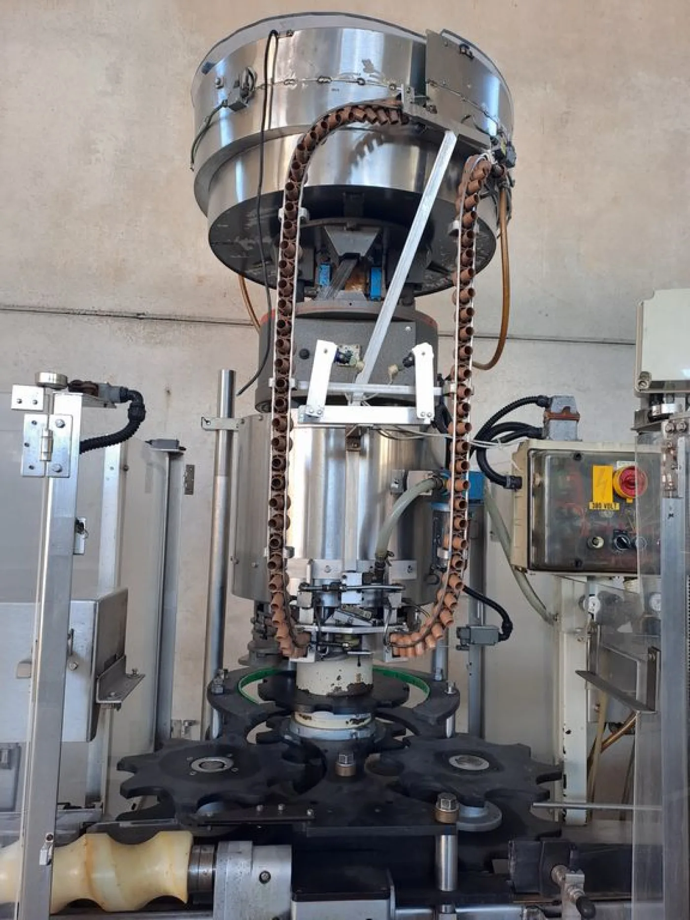 CORKING MACHINE BERTOLASO, MODEL KAPPA 108 8 HEADS FOR PLASTIC MUSHROOM CAP, SECOND-HAND MACHINE - 2