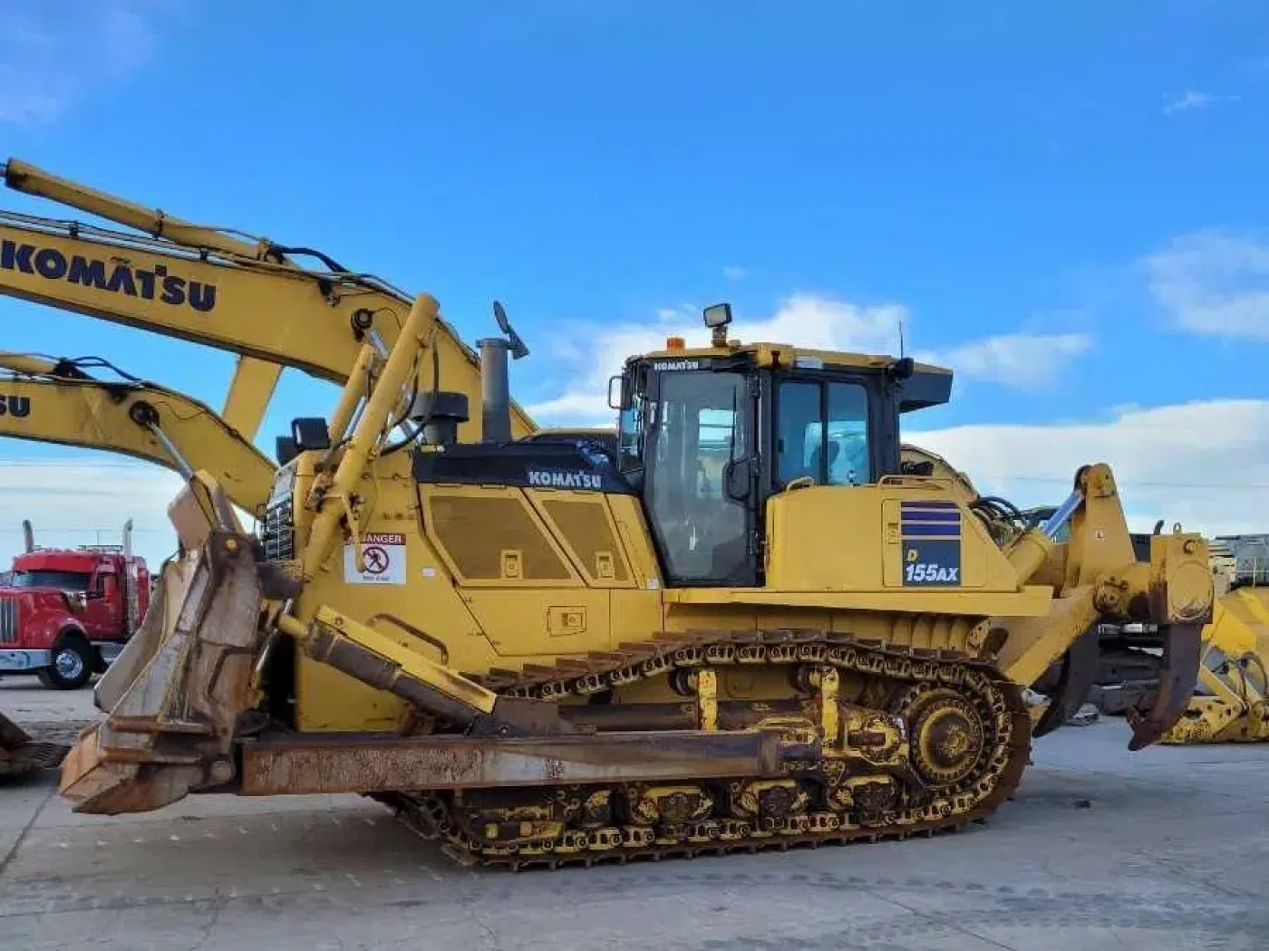 Caterpillar D5 Crawler Dozer - 4
