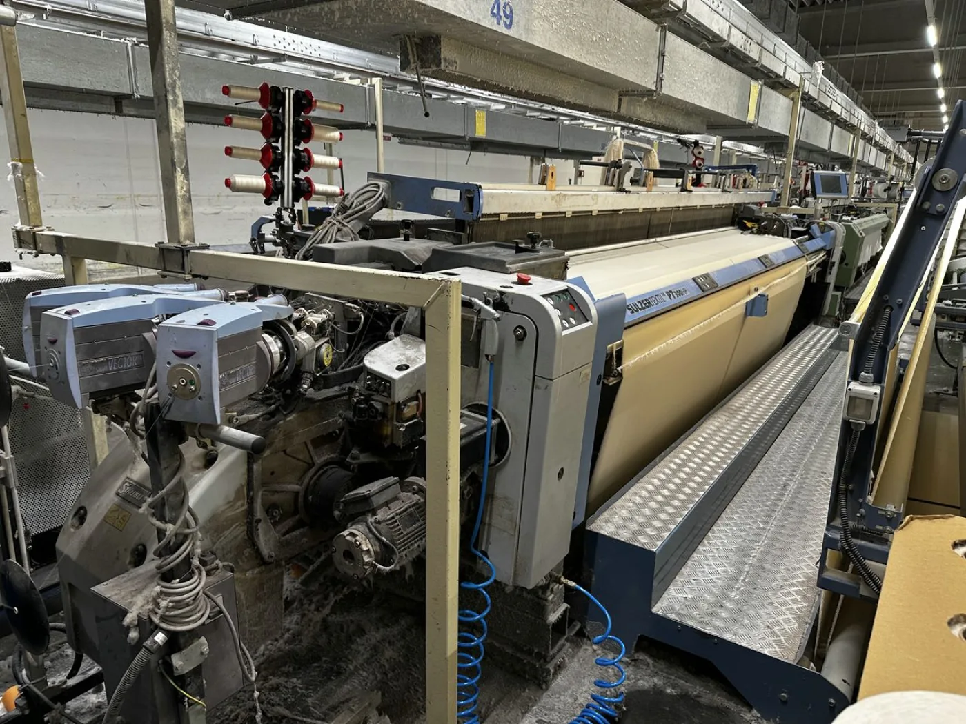 11x Sulzer - P7300 HP B 330 N4 SP R D12 projectile weaving looms - 6