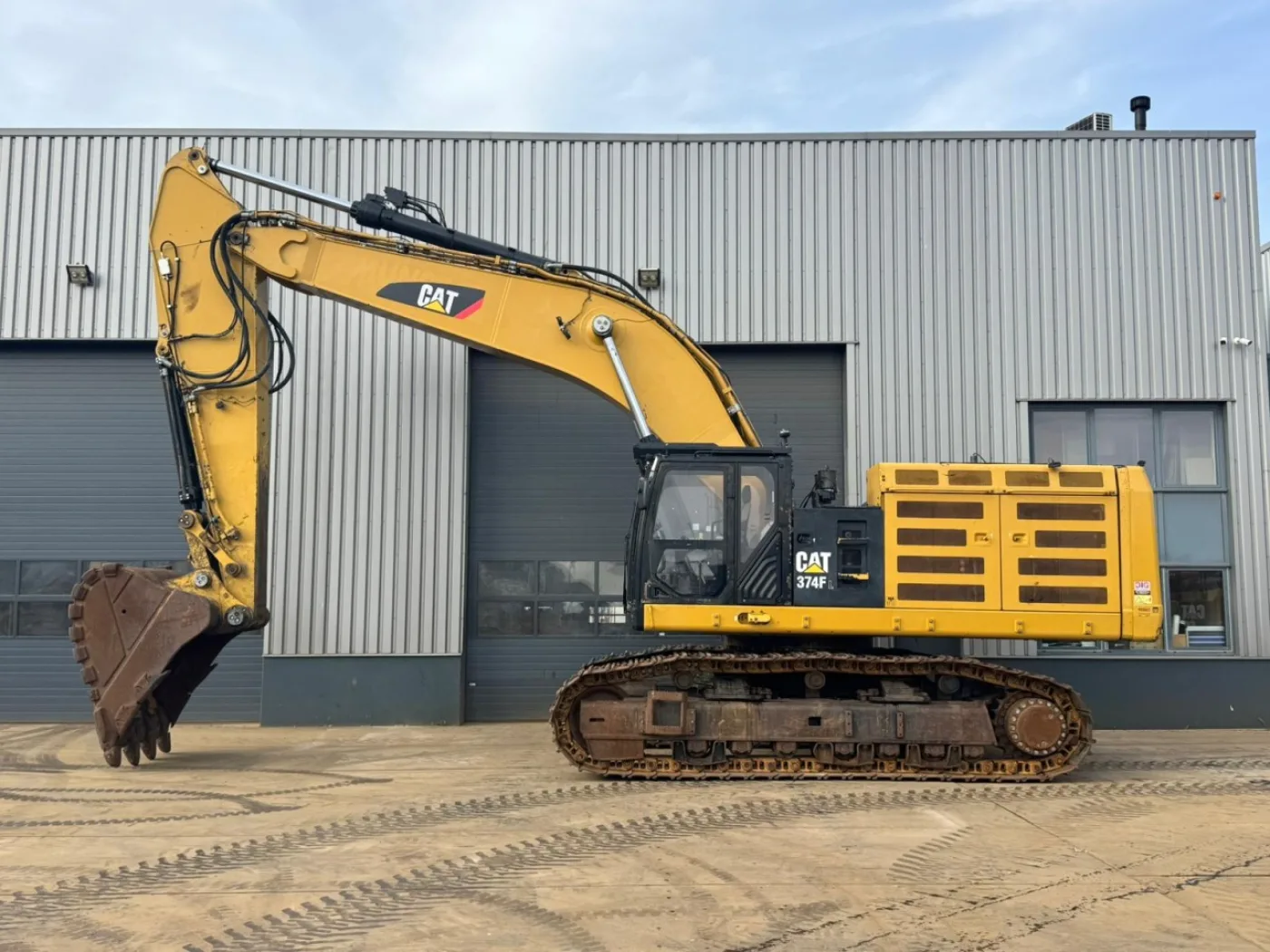 Caterpillar 374FL New Track Chains - 1