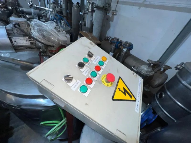 STAINLESS STEEL TANK WITH AGITATION AND HALF ROD