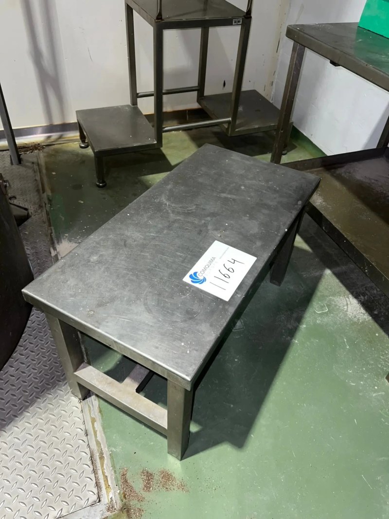 STAINLESS STEEL TABLE