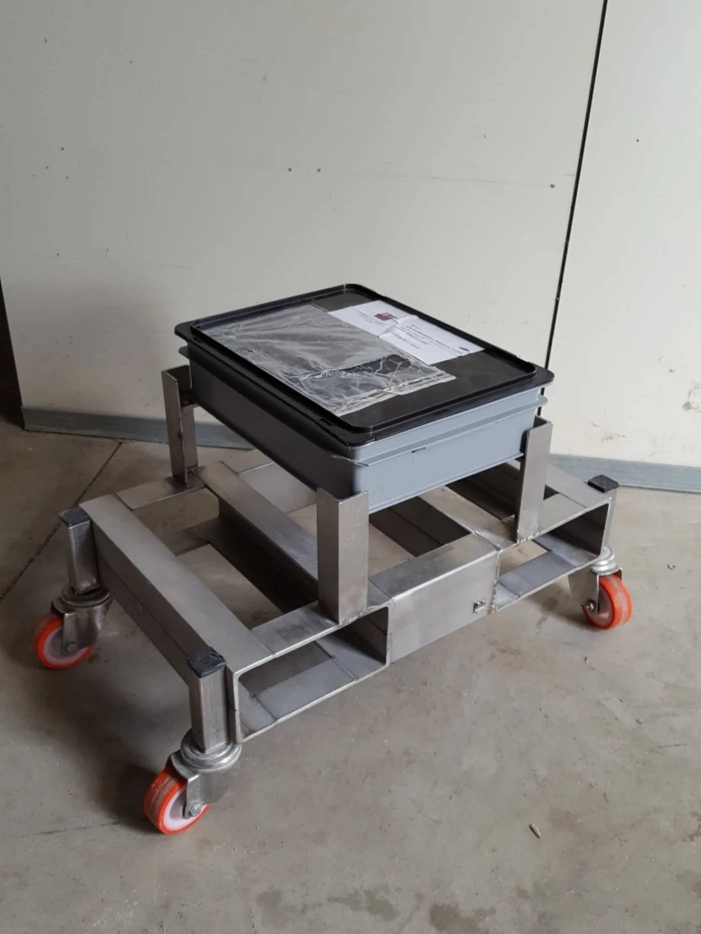 CARRELLO PORTAPUNZONI IN ACCIAIO INOX - 3