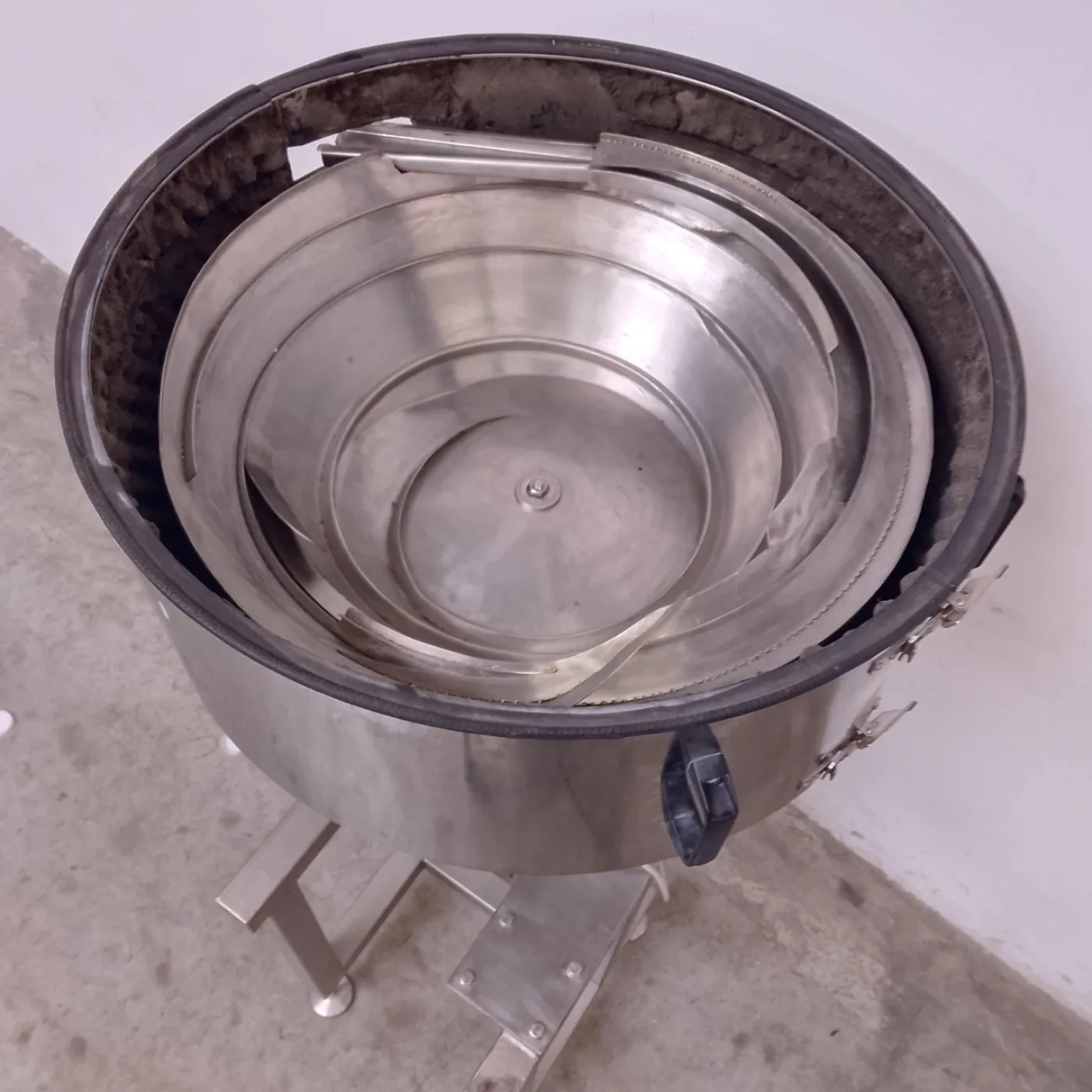 ALIMENTATORE VIBRANTE A TAZZA PER TAPPI – METECH - 6
