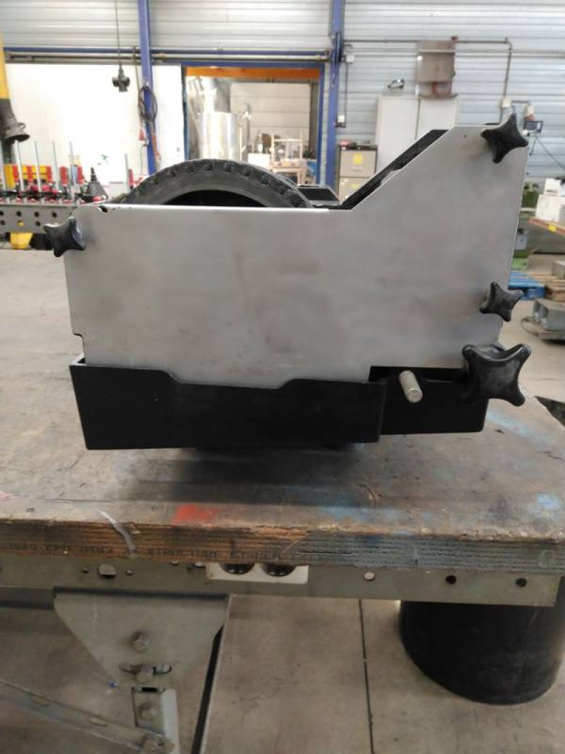 Knife sharpening machine