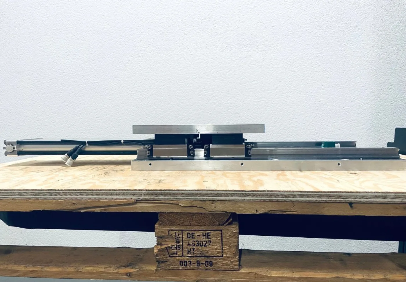 Tünkers Pneumatische Lineareinheit LE100-300 VRL SB T02-4-61-4 - 6