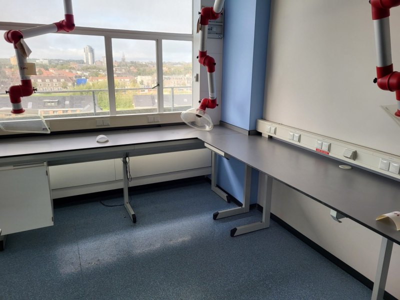 2001 – Used S+B Laboratory wall table (560/510 cm)