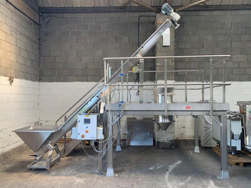 COMPLETE LINE: Auger Filler Incline Conveyor with Gantry
