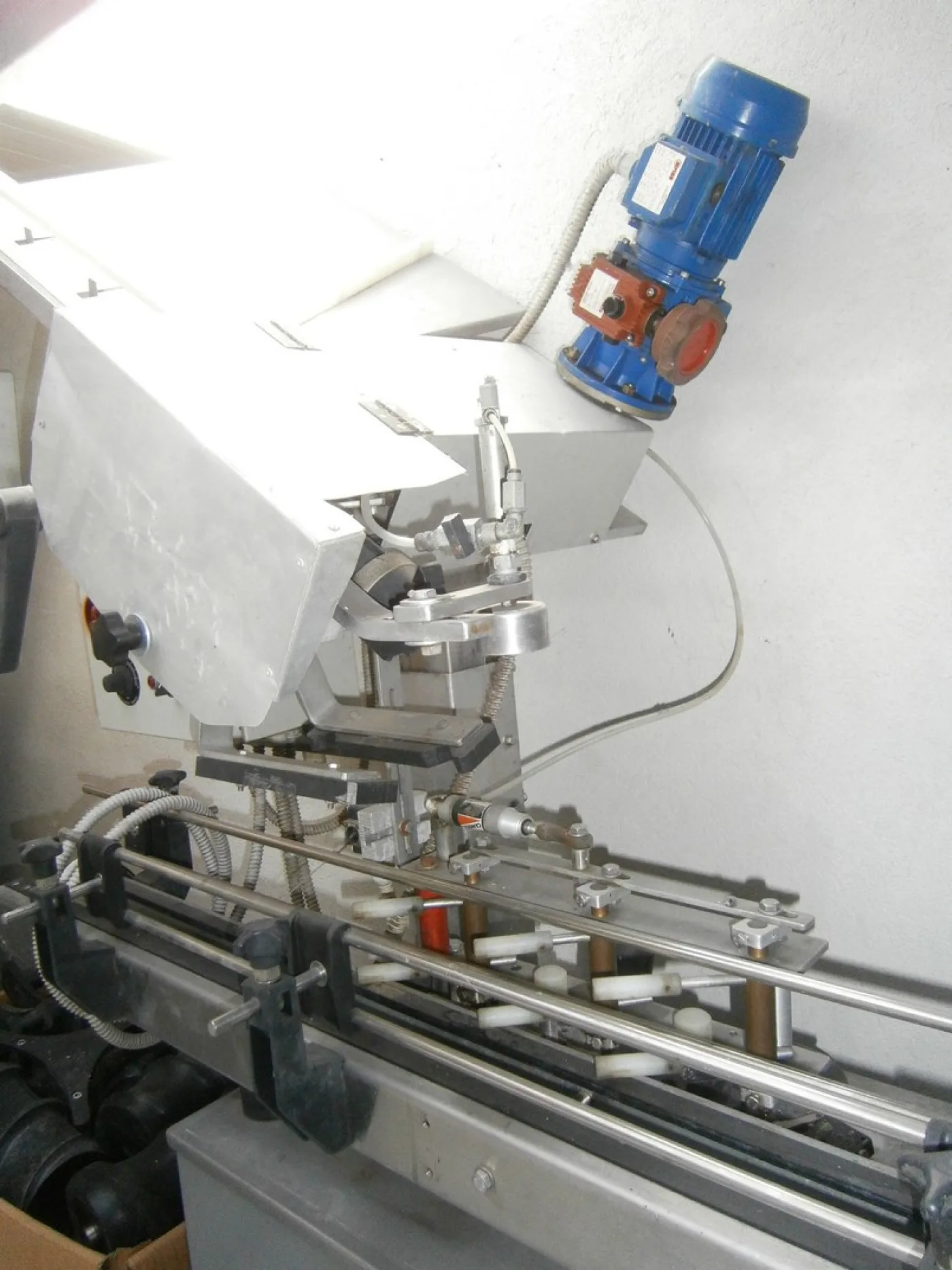 CAPSULES DISTRIBUTOR OMAR, WITH BASE AND CONVEYOR BELT IN STAINLESS STEEL, SECOND-HAND MACHINE - 5