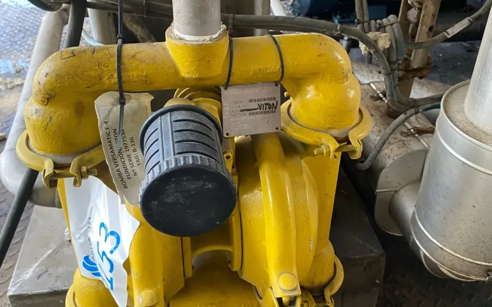 USED AODD VERSA-MATIC E4CA1 AIR OPERATED DUAL DIAPHRAGM PUMP