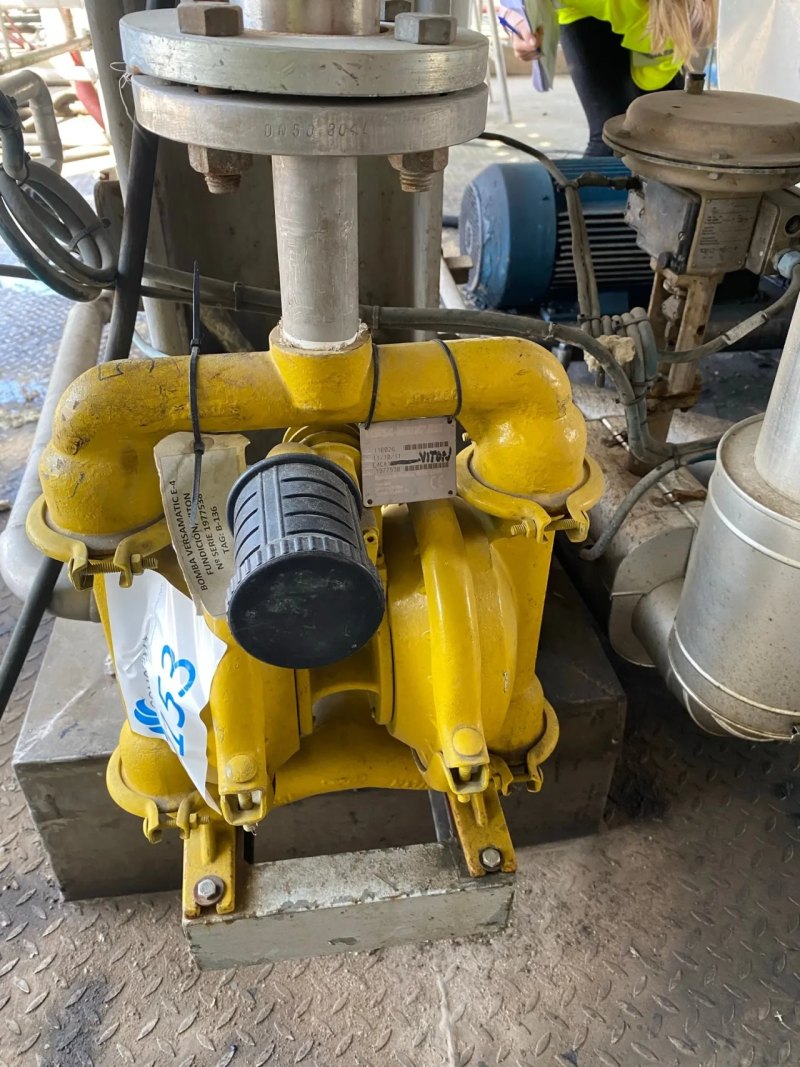 USED AODD VERSA-MATIC E4CA1 AIR OPERATED DUAL DIAPHRAGM PUMP