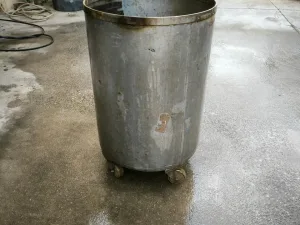 220 LITER STAINLESS STEEL TANK WITH WHEELS