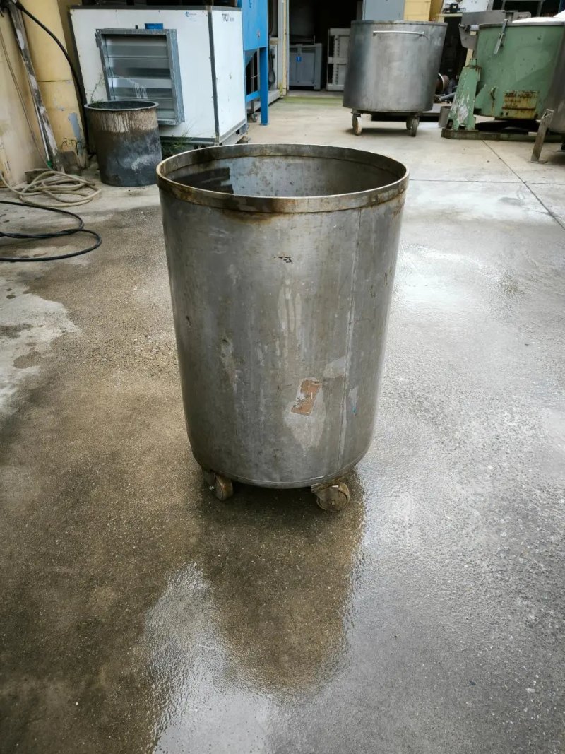 220 LITER STAINLESS STEEL TANK WITH WHEELS