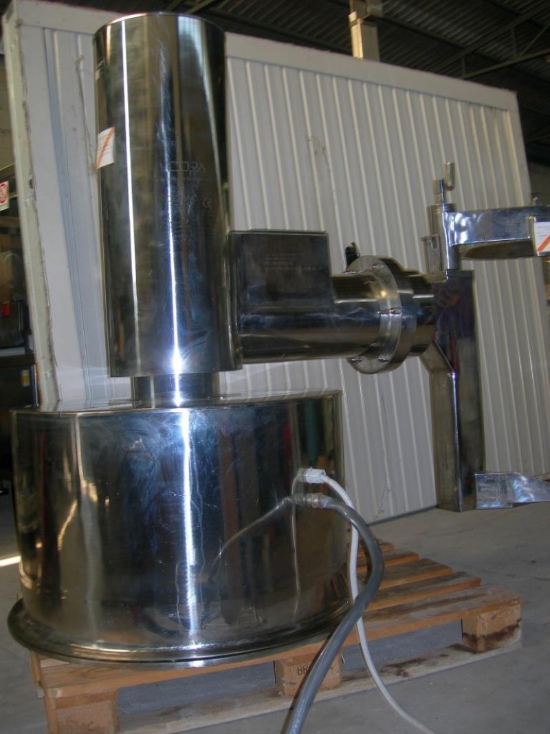 ELEVATORE / RIBALTAFUSTI IDRAULICO PER AREE STERILI – CORA – STERI LIFT SLA3211
