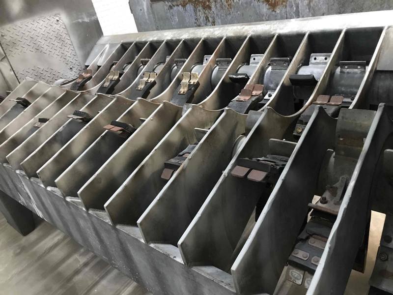 Twin-roll dehairing machine
