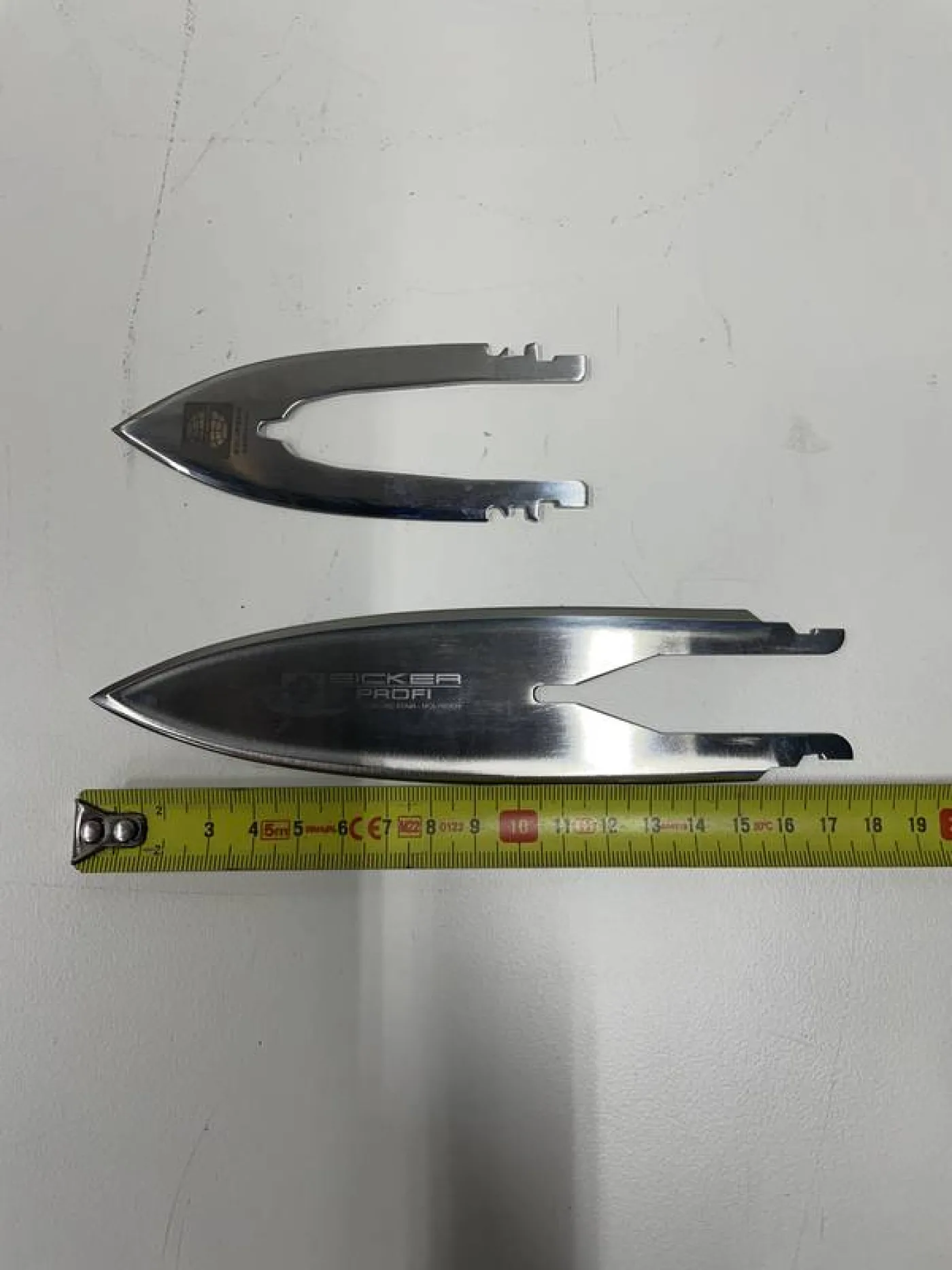 Box of bleeding knife blades - 2