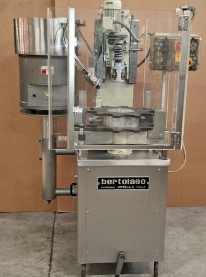 CORKING MACHINE SINGLE HEAD FOR ALUMINIUM SCREW CAP BERTOLASO, SECOND HAND MACHINE