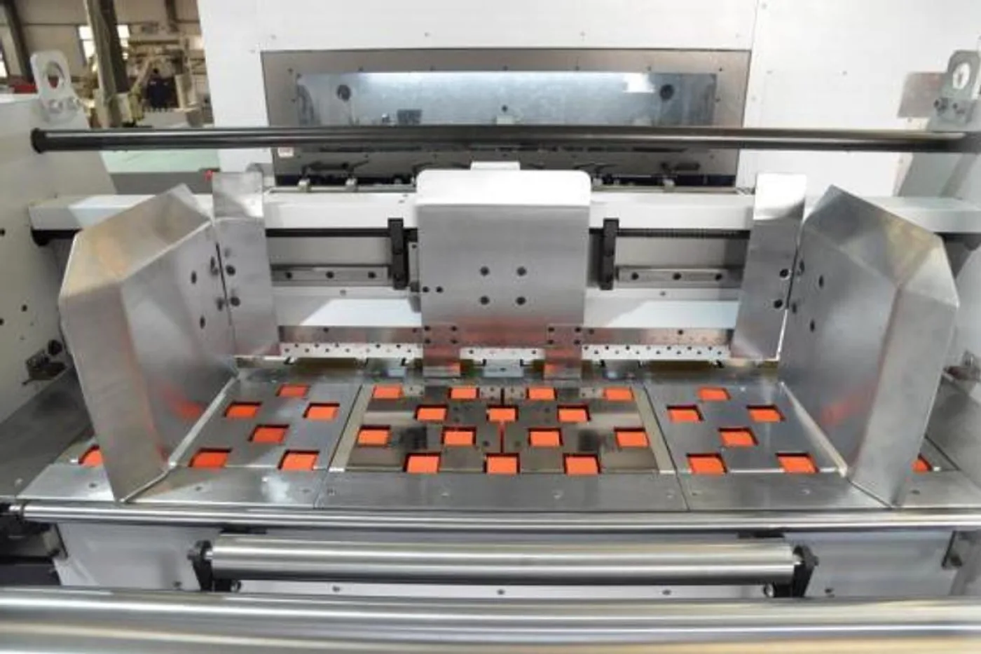 C1500H cutting&creasing machine with stripping station - 2