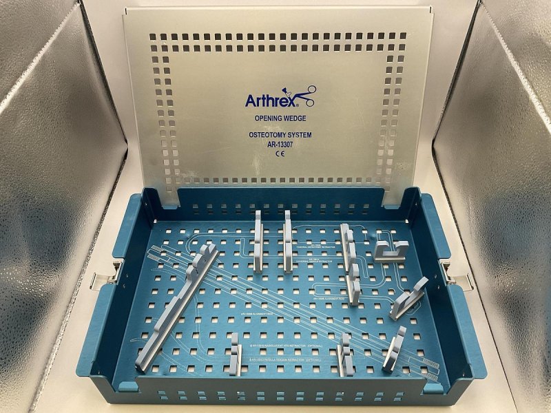 Arthrex AR-13307 Opening Wedge Osteotomy System Case