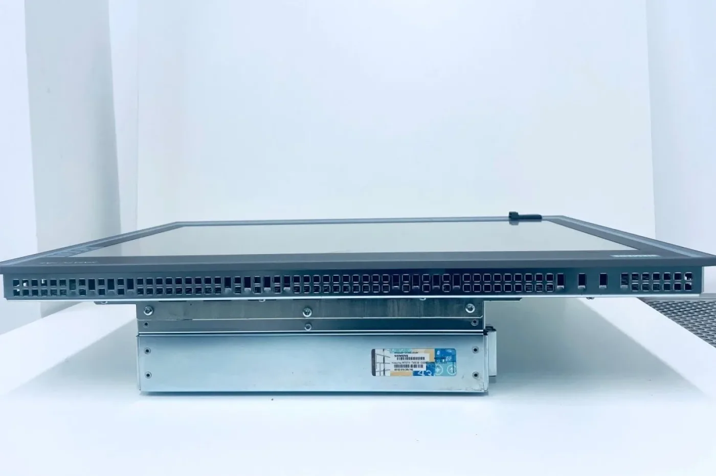 Siemens SIMATIC HMI IPC677D 6AV7260-2GY31-0BX6 - 4