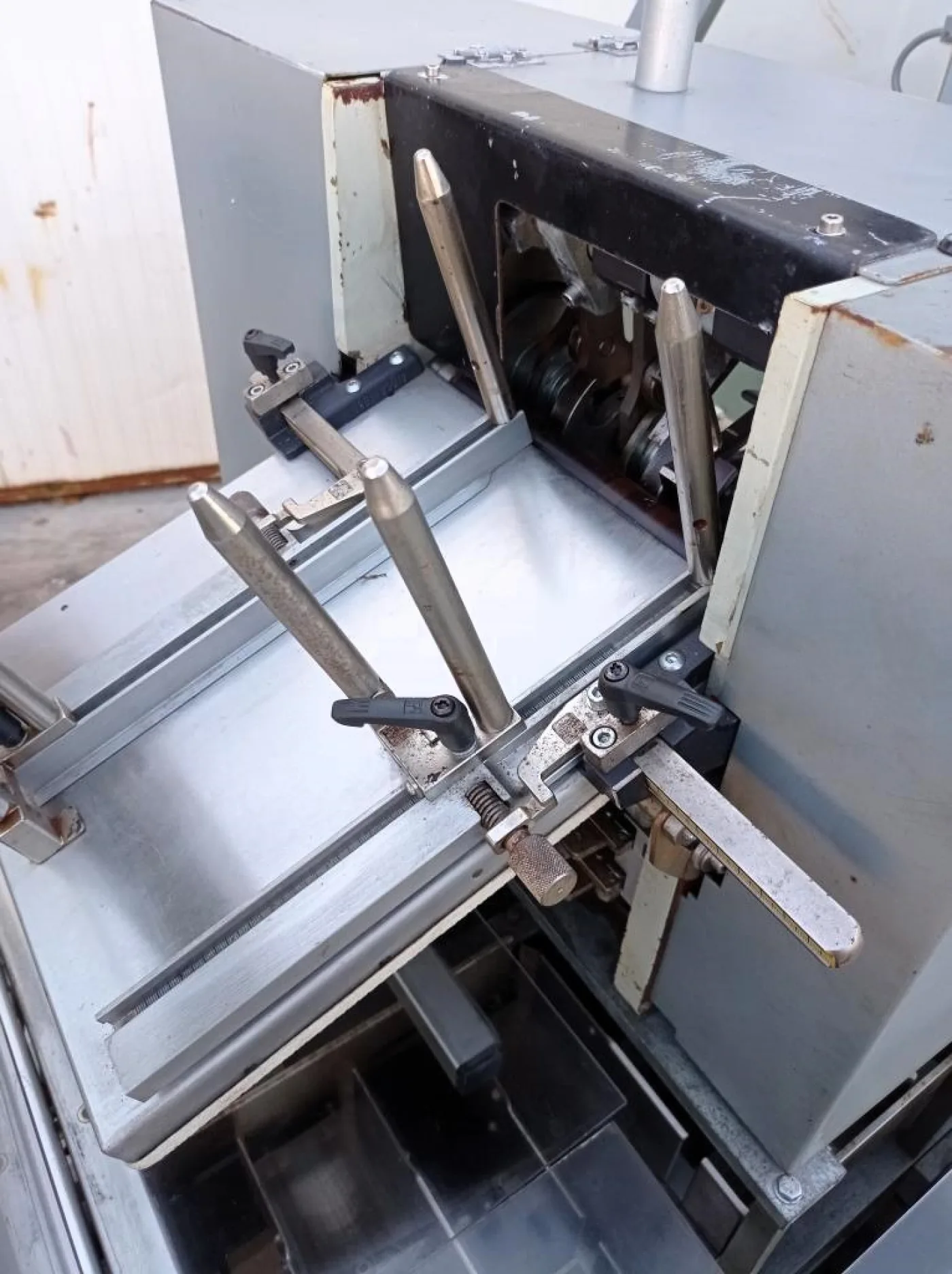 ASTUCCIATRICE ORIZZONTALE – CAM – MOD. HS30 - 1