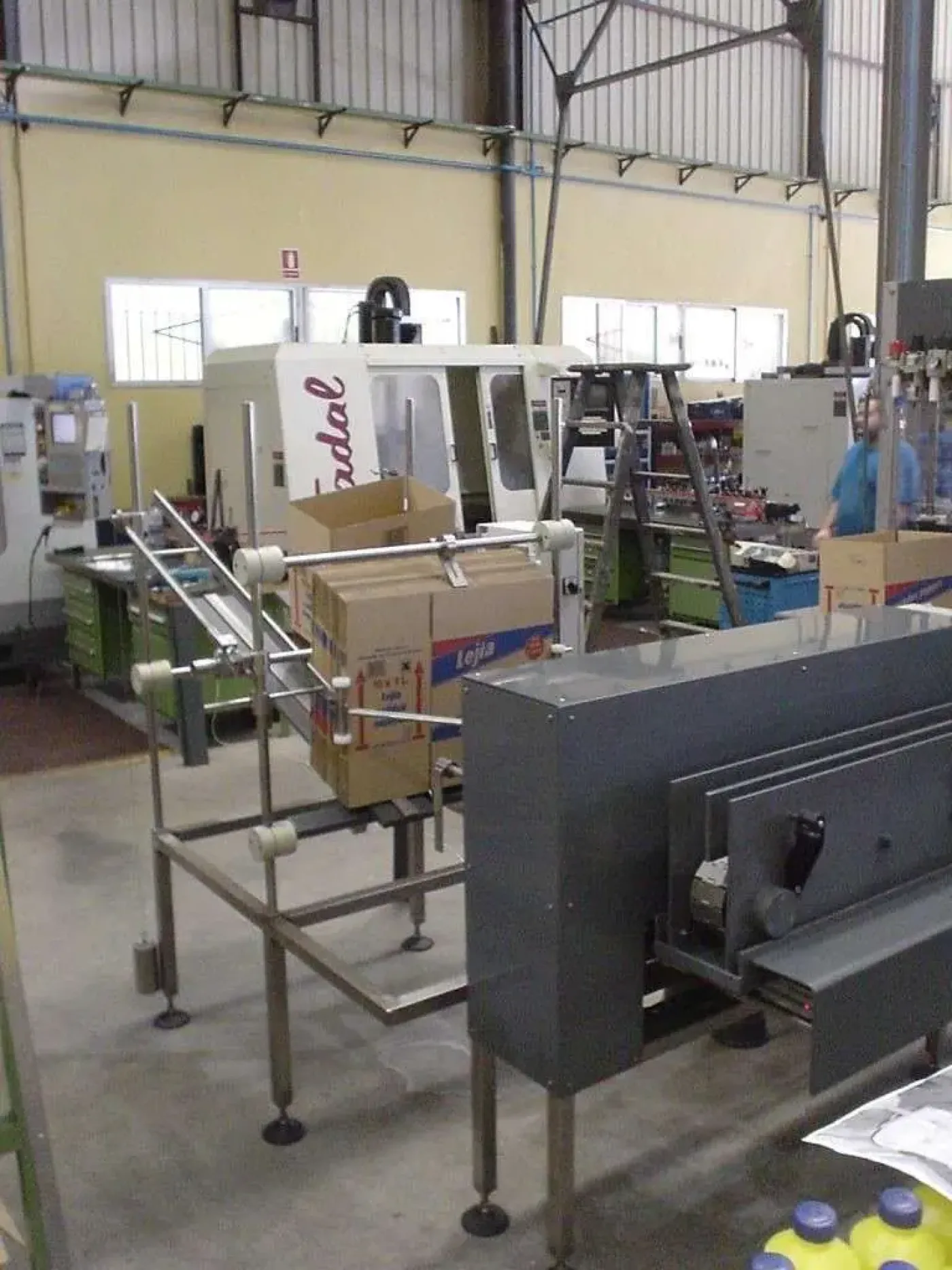 USED BOX FORMING, PACKAGING AND SEALING MACHINE - 5